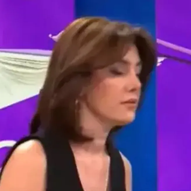 studyoda-panik-burcu-binici-canli-yayinda-bayildi-bilinmeyen-hastaligi-ortaya-cikti-iste-son-saglik-durumu-1756792319754.jpg Kaynak: Sosyal medya