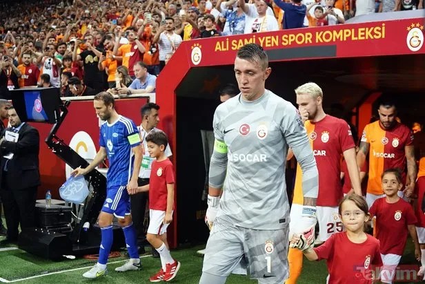 Galatasaray’da Okan Buruk’tan yönetime flaş talep!