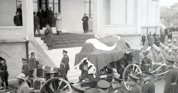 Tarihin hüzünlü anları! Ulu Önder Mustafa Kemal Atatürkün cenazesinden kareler...
