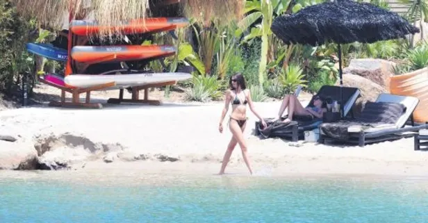 Plajın yıldızı Deren Talu