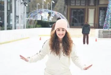 Her an düşebilirim Rabia Tunçbilek’ten buz pistinde eğlenceli anlar