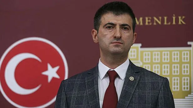2023-yolundan-daldan-dala-ziplayan-kemal-kilicdaroglu-bir-daha-fetoculere-selam-cakti-khklilara-iade-i-itibar-1661968168359.jpeg