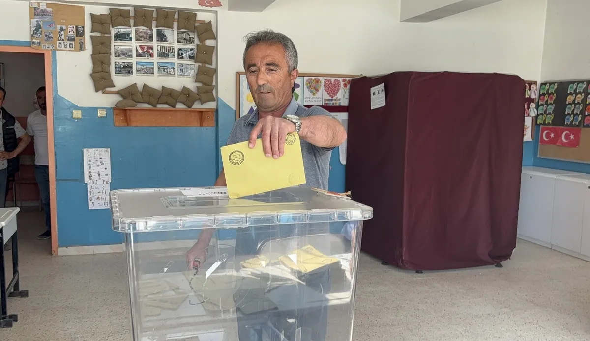 tokat-gumushane-ve-nevsehir-6-belde-362-mahallede-ara-secim-sandigi-1780813897112.jpeg Tokat, Gümüşhane, Nevşehir... 6 belde 362 mahallede ara seçim sandığı | Hangi ilde kaç seçmen var?-3