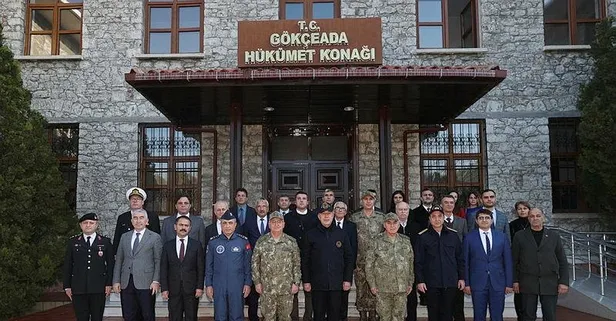 Yunan'a gözdağı! Bakan Akar ve beraberindeki TSK komuta kademesi Gökçeada'da!