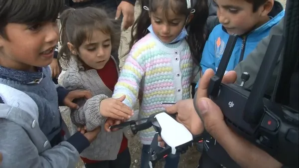 ilk-kez-drone-goren-cocuklar-kactilar-sonra-yakaladilar-1633857990537.jpg İlk kez drone gören çocuklar! Kaçtılar sonra yakaladılar-2