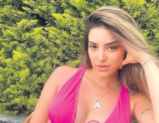 Tek başarısı Seda Sayan'ın oğlu Oğulcan Engin'le çıkmasıydı! YouTuber Ala Tokel'den gazetecilere terbiyesizlik-2