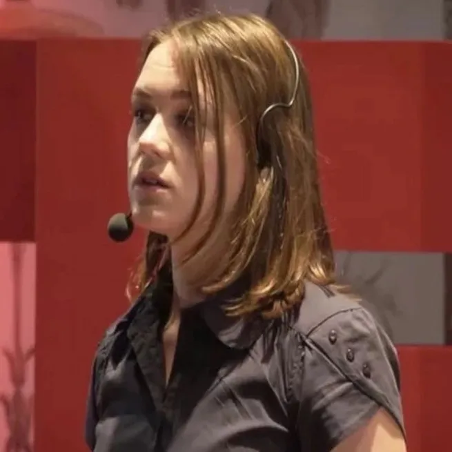 LGBT terörünün yeni hedefi: Pedofiliyi normalleştirmek! Sözde tıp öğrencisi Mirjam Heineden TEDx konuşmasında rezalet sözler