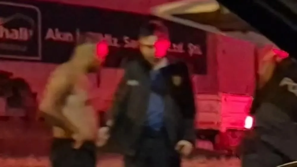 eskisehirde-izinli-olarak-cezaevinden-cikan-sahis-annesini-bicakla-kovaladi-1783579854600.jpeg Eskişehir'de bıçaklı panik: İzinli olarak cezaevinden çıkan şahıs annesini kovaladı-3