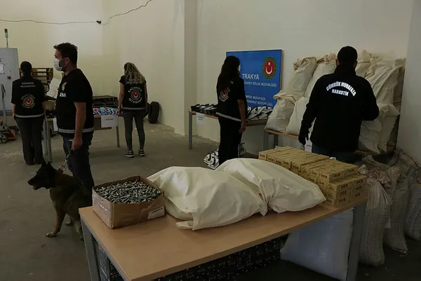Son dakika: Kapıkule ve Hamzabeyli'de 4,5 milyon liralık uyuşturucu ele geçirildi-3