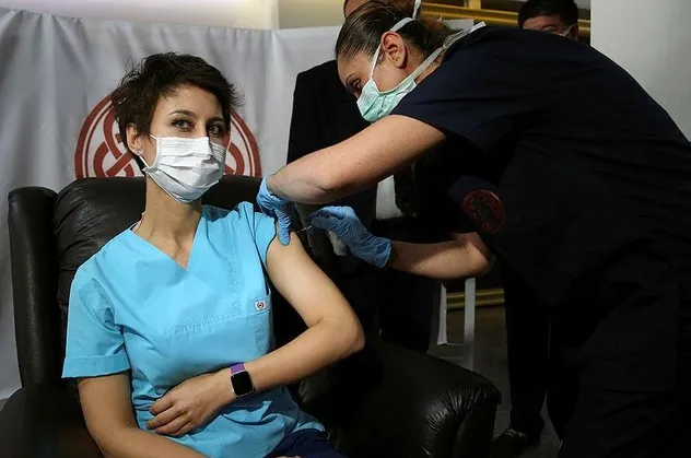 SON DAKİKA: Koronada aşı listesi çıkarılıyor: Öncelik verilecekler belli oldu