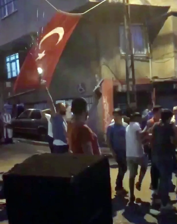 İstanbul'da tepki çeken görüntüler! Magandalar tünel kapatıp havaya ateş açtı-4