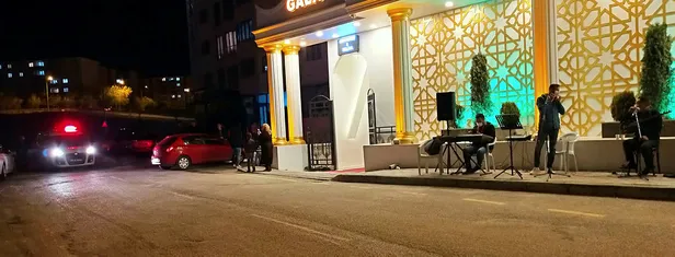koronavirus-nedeniyle-acik-havada-moral-konseri-vermek-istedi-sikayet-yagdi-1589783578832.jpg Koronavirüs nedeniyle açık havada moral konseri vermek istedi! Şikayet yağdı!-1
