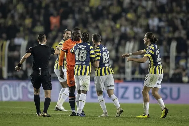fenerbahce-evinde-basaksehiri-rossinin-muhtesem-goluyle-1-0-maglup-etmeyi-basardi-1666466307558.jpeg Fenerbahçe evinde Başakşehir'i Rossi'nin muhteşem golüyle 1-0 mağlup etmeyi başardı-8