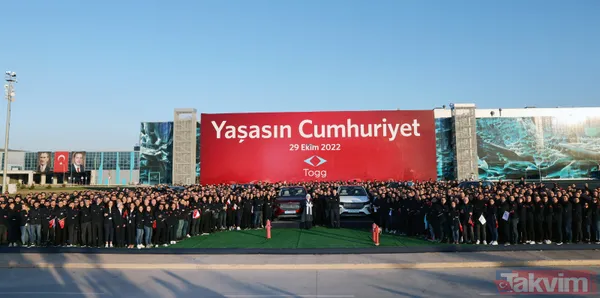 Başkan Erdoğan Togg'un direksiyonunda: Tekerine taş değmesin... Araç rengi için işaret ettiği Emine Erdoğan kararını verdi - 18