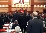 İBB Meclisinde CHP ve İyi Partililerden Engin Özkoç provokasyonu! AK Partililerin üzerine yürüdüler