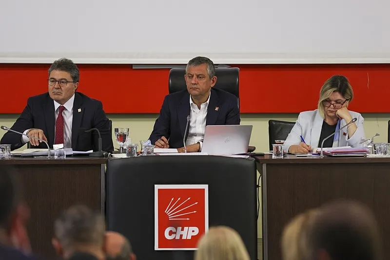 chpde-buyuk-kopus-belediye-baskanlari-ozgur-ozele-guvenmiyor-1778303973795.jpeg CHP'de büyük kopuş: Belediye başkanları Özgür Özel'e güvenmiyor-3