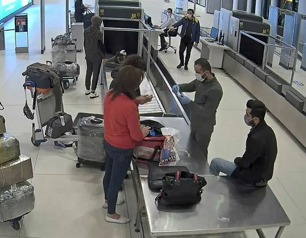 SON DAKİKA: İstanbul Havalimanı'nda kaçak koronavirüs ilacı operasyonu! Trump'ın kullandığı ilaç ele geçirildi-2