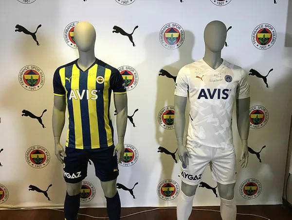 fenerbahce-yeni-sezon-formalarini-tanitti-fenerbahce-formasinda-dikkat-ceken-ataturk-ve-yildiz-detayi-1625833899315.jpg Fenerbahçe yeni sezon formalarını tanıttı! Fenerbahçe formasında dikkat çeken Atatürk ve yıldız detayı-6