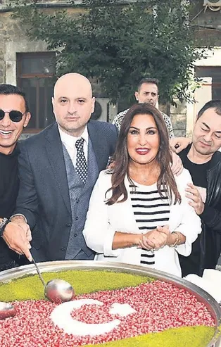 Ünlü sanatçılardan Darülacaze inşasına bağış!