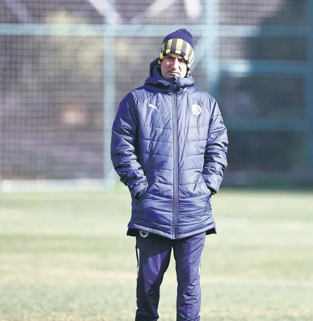 galatasarayin-yeni-hocasi-torrentin-plani-belli-oldu-buyuk-degisim-yok-ufak-dokunus-var-1642192288667.jpeg Galatasaray'ın yeni hocası Torrent'in planı belli oldu! Büyük değişim yok ufak dokunuş var-5