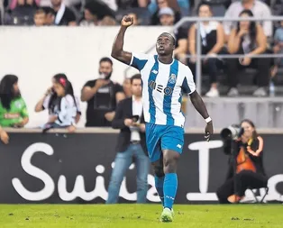 Aboubakar Porto ile nikah tazeliyor