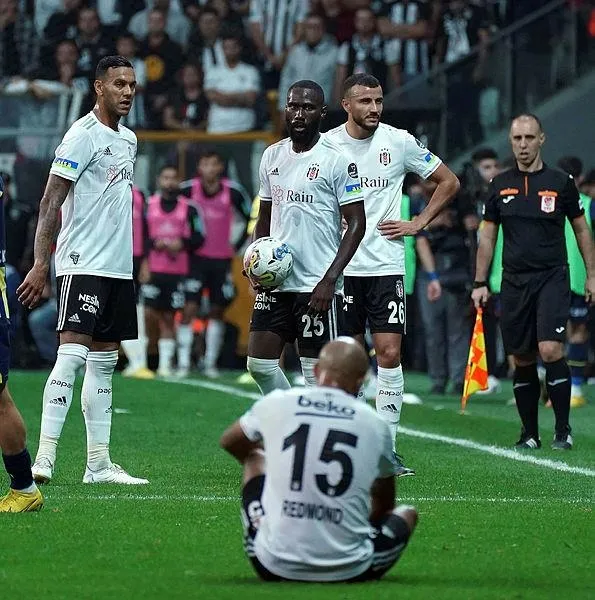 dolmabahcede-kazanan-yok-besiktas-0-0-fenerbahce-mac-sonucu-ozet-1664739200455.jpeg