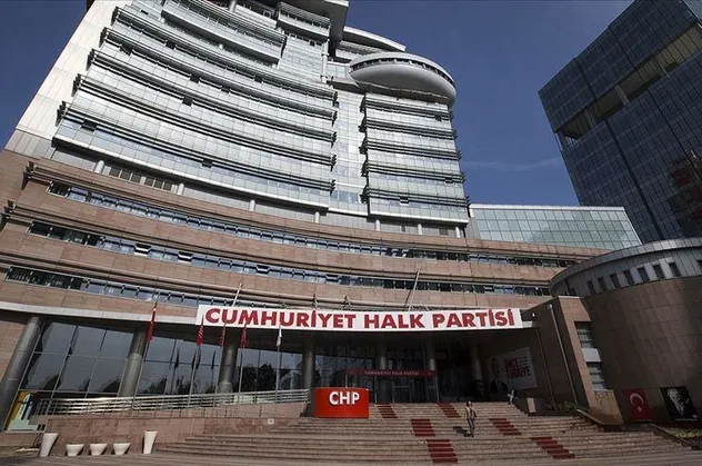 CHP medyasında iç savaş! Engin Özkoç'tan Ekrem İmamoğlu'nun tarafını seçen Soner Yalçın'a tehdit: "Bize rüzgar gülleri lazım değil"