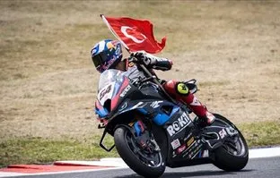 Razgatlıoğlu Çekya’da zirveye kondu!