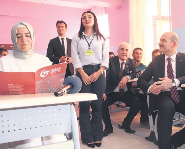 Kahramanlar okullarında anıldı