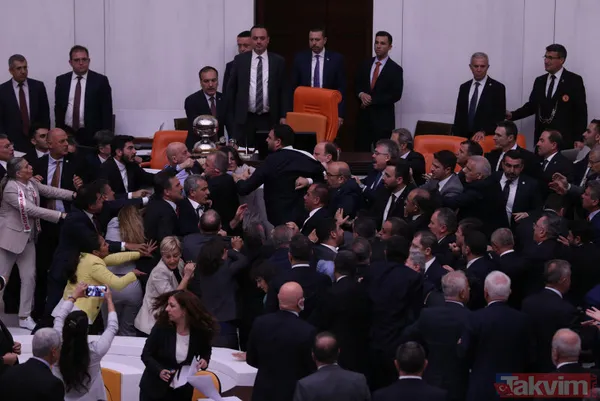 Filistin oturumuna mazeret sunan CHP lideri Özgür Özel Can Atalay için seke seke Meclis'e geldi! Bir de üstüne DEM Grubu'na gitti - 21