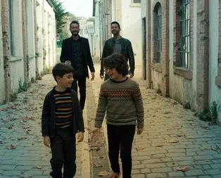 Kimse Bilmez 24. son bölümde Keremcem ve Burak Serdar Şanalın Barış Manço düeti geceye damga vurdu!