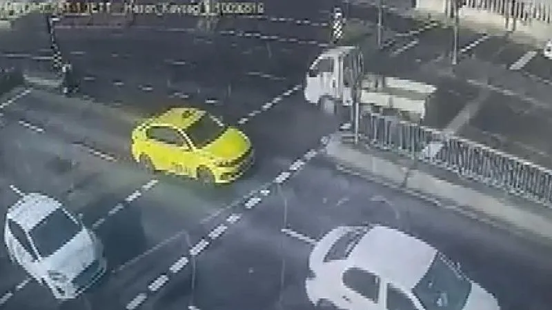 Kaza anı kameralara yansıdı. (DHA)
