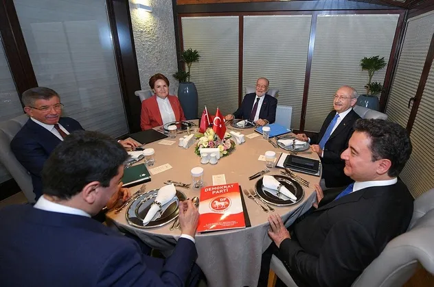 Sabah yazarı Mahmut Övür'den çarpıcı "koalisyon" yazısı: Muhalefet partileri 60 yılda bir arpa boyu yol almamış