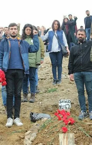 Türkiye İdlib şehitlerine ağlarken CHP'li yöneticiler terörist cenazesinde!