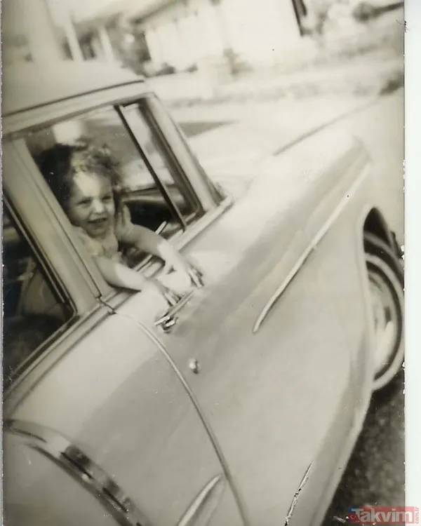 İpuçları bizden tahmin etmesi sizden! Fotoğraftaki ünlü şarkıcıyı tanıdınız mı? - 3