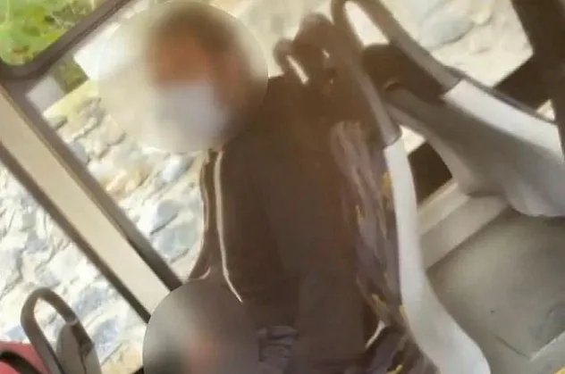 İETT otobüsünde mastürbasyon rezaleti! Yan koltukta oturan kadın saniye saniye kaydetti