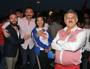Ünlüler 15 Temmuz'un yıldönümünde meydanlara koştu
