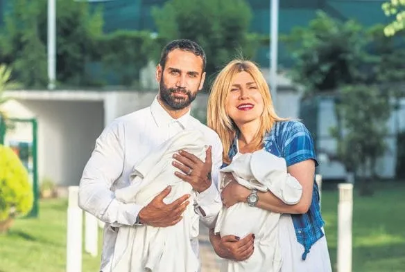 dogusunazeri-esi-gazeteci-xosqedem-hidayetgizi-azerbaycanda-cepheye-gitti-1603230499183.jpeg Doğuş'un Azeri eşi gazeteci Xosqedem Hidayetgizi Azerbaycan'da cepheye gitti-3