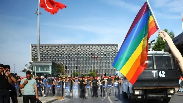 lgbt-terorune-sasirtmayan-destek-chpli-ilhan-cihanerden-skandal-sozler-cesur-hareket-edilmesi-lazim-1687176208353.jpeg CHP'den LGBT terörüne açık destek! İlhan Cihaner'den skandal sözler: Cesur hareket edilmesi lazım - 1