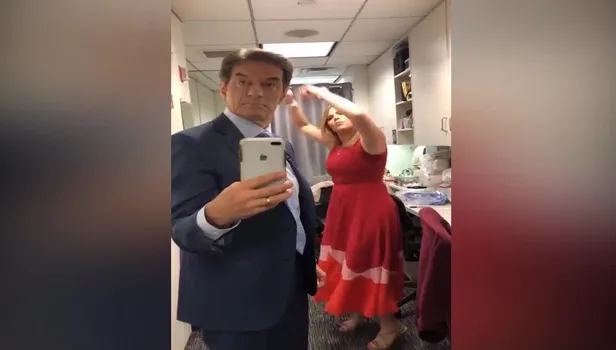 Doktor Mehmet Öz TikTok videosu ile sosyal medyayı yıktı geçti! Kadın elbisesi giydi ve...