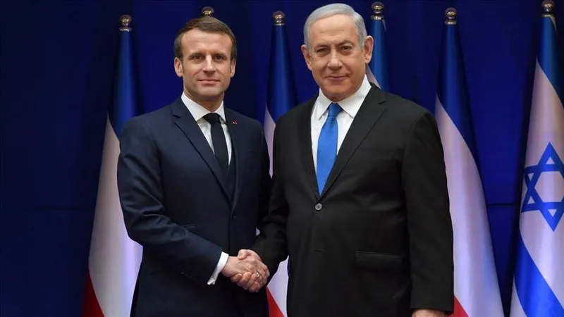 macron-ve-netayanyahunu-lubnan-kavgasi-fransiz-lider-bibiyi-uyardi-ulkesinin-bm-karariyla-kuruldugunu-unutmama-1729010870829.jpeg Fransa Cumhurbaşkanı Macron'dan Netanyahu'ya: ʺÜlkesinin BM kararıyla kurulduğunu unutmamalıʺ (AA)