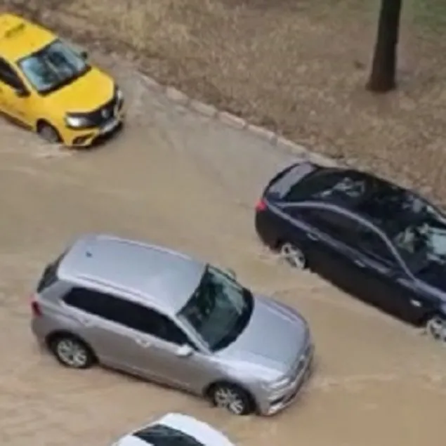 İzmir’de sağanak sonrası manzara yine değişmedi!