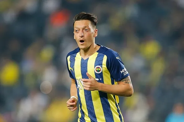 son-dakika-mesut-ozilden-flas-aciklamalar-ayrilacak-mi-baska-bir-takimda-kariyerimi-1654022886045.jpg Son dakika: Mesut Özil'den flaş açıklamalar! Ayrılacak mı? Başka bir takımda kariyerimi....-3