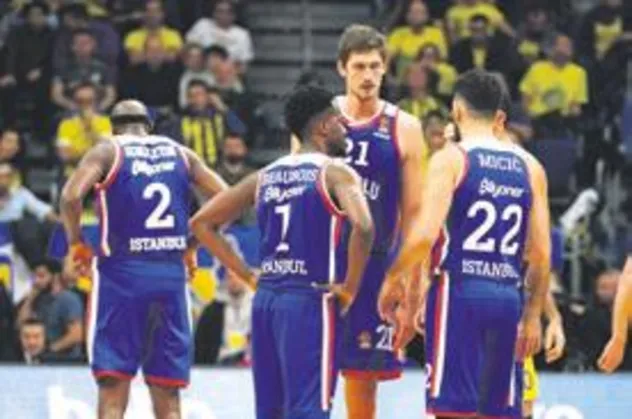 Anadolu Efes ve F.Bahçe zorlu virajda