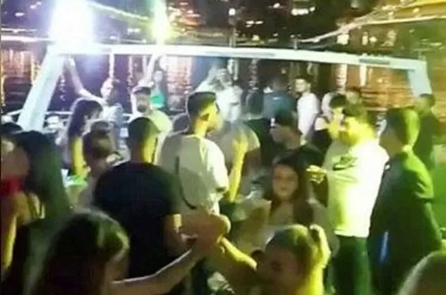 Koronavirüs partileri hız kesmiyor! İstanbul Boğazı'nda tepki çeken görüntü