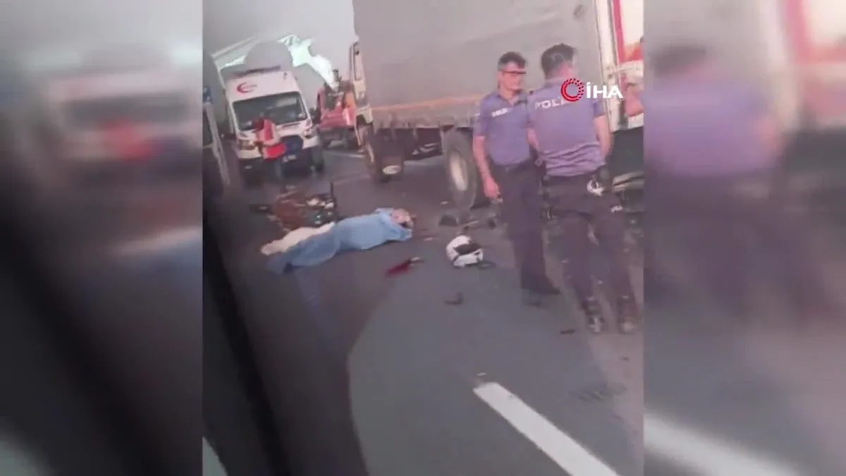 Manisa’da feci kaza! Tıra çarpan motosikletin sürücüsü hayatını kaybetti