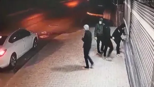 SON DAKİKA: Esenyurt'ta gece yarısı şoke eden olay: Hırsızlar kendilerine şişe atan komşuya taşla karşılık verdi-2