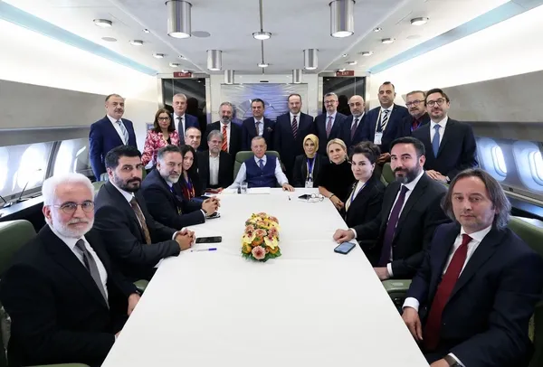 baskan-recep-tayyip-erdogandan-iki-mesaj-faiz-politikasindan-geri-adim-yok-ekonomi-ekibinin-arkasindayim-1686733239297.jpg Başkan Recep Tayyip Erdoğan'dan iki mesaj: Faiz politikasından geri adım yok, ekonomi ekibinin arkasındayım-2