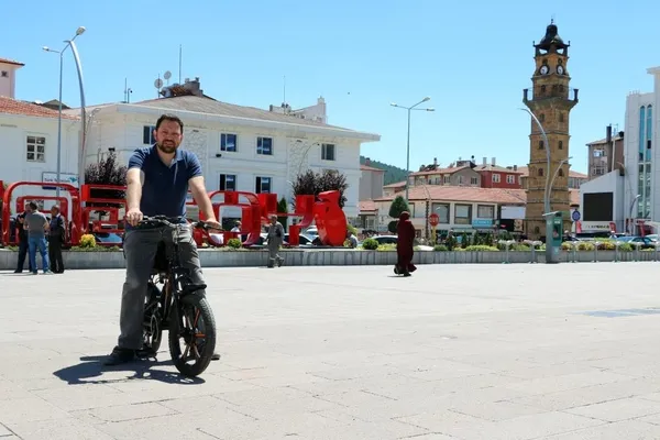 1500-liraya-yapildi-50-kurusla-45-kilometre-yol-gidiyor-1658921504565.jpg 1500 liraya yapıldı! 50 kuruşla 45 kilometre yol gidiyor-8
