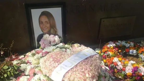 Mina Başaran’ın düğün gününde annesi kabrini ziyaret etti-3